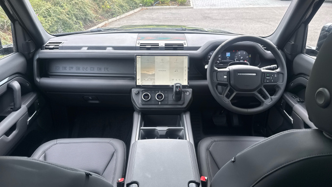 Land Rover Defender 3.0 D250 X-Dynamic SE 90 3dr Auto Diesel Estate - Image 9